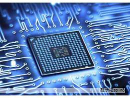 我们把半导体看作建筑材料，晶体管等电子元件像砖瓦盖成的房子；若房子之间距离远，数据传输就走长路；若把房子集中在一个小区里，数据传输就近了，这个小区就是集成电路（IC）。由于房子多呈扁平形态，这个小区也被形象地称为芯片，尽管现在也有更高的结构，但“芯片”这一称呼已成为广泛习惯。