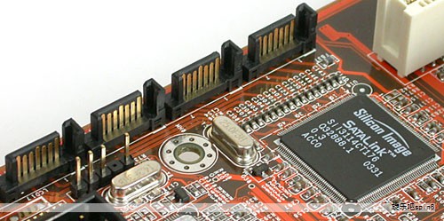 盘中数据显示，科创芯片板块呈现震荡格局，截至当日上午收盘，上证科创板芯片指数上涨0.46%。多只成分股表现活跃，涨幅分别达到7.36%、2.33%、2.11%、1.46%和1.43%。