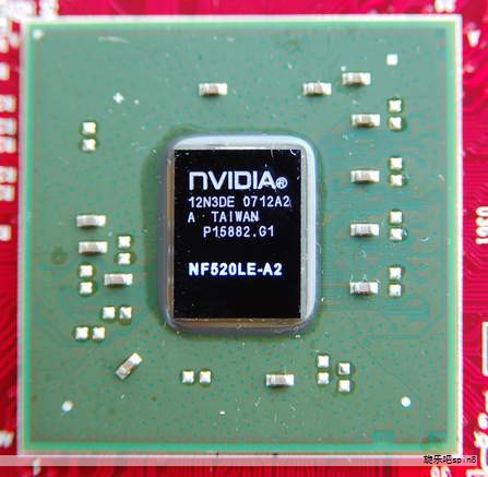 紫光国微：作为国产芯片龙头，通过车规级智能安全芯片切入汽车领域，推动相关汽车电子产品落地。最近7个交易日股价下跌3.87%，最高78.93元，市值下降约25.06亿元。