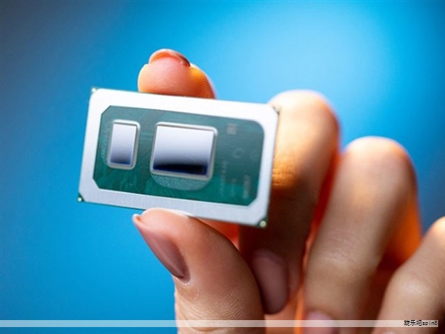 智能驾驶商业化的竞争异常残酷，先发并不等于稳固。行业正在从高涨的普及阶段向高算力、开放型生态演进，涌现出多条并行的技术与商业路径。