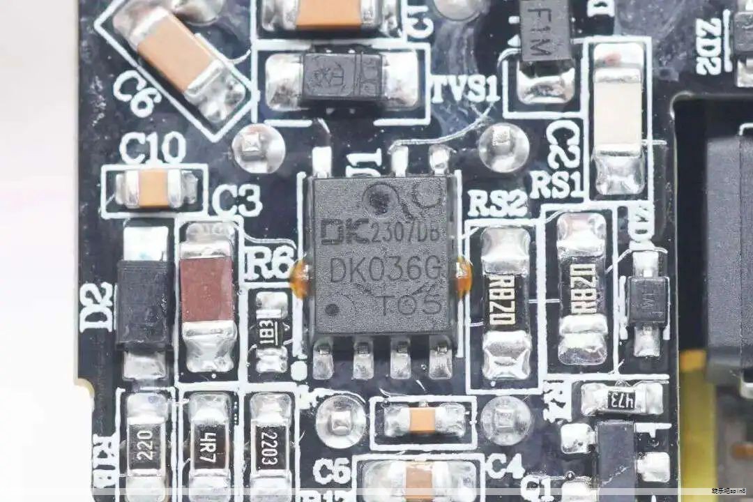 作为半导体行业从业者、电子元器件的销售或采购人员，理解芯片、半导体与集成电路之间的关系至关重要。下面对相关概念进行梳理，方便把握要点与差异。