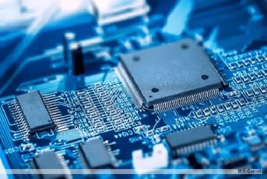 现代电子产业中，芯片作为核心基础，承担着关键作用。随着科技迅速发展和市场需求不断变化，芯片行业呈现出高度专业化和垂直整合的趋势。电源管理芯片作为电子设备实现高效稳定运行的关键组件，其重要性日益突出。