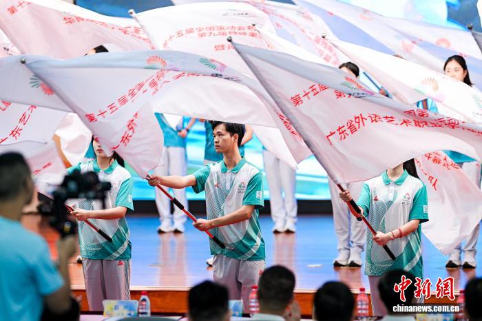 十五运会与残特奥会广州志愿者授旗仪式举行 服
