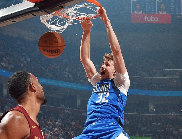 德罗赞41分11助攻力压字母哥当选今日最佳球员