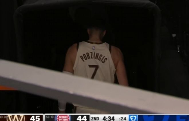 活塞51胜锁定季后赛 勇士三将伤退惨败