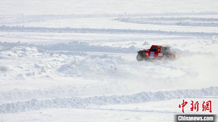 漠河极地冰雪赛道上演速度与激情