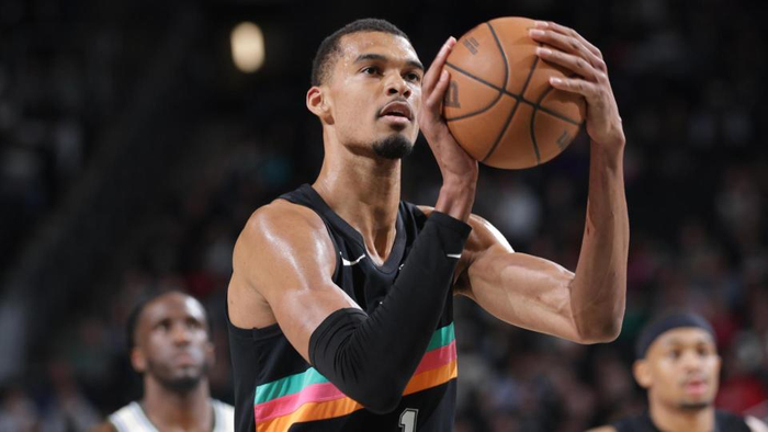 NBA常规赛多点开花：杰伦-约翰逊复制詹姆斯壮举