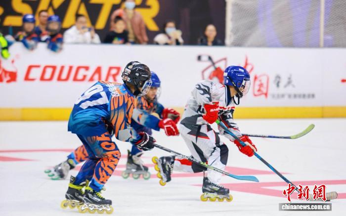 肇庆元旦杯轮滑球邀请赛多队竞技 冠军队伍诞生