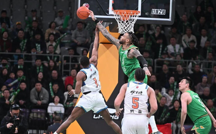 辽宁男篮主场力克新疆，下战浙江迎关键挑战