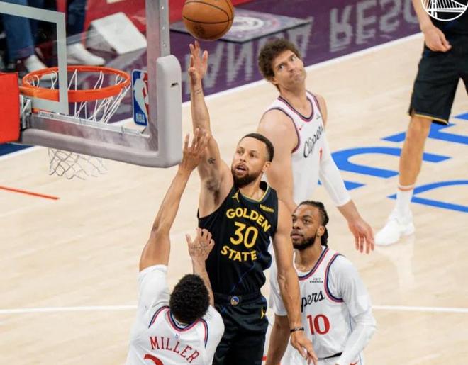 勇士惜败快船 科尔谈附加赛备战波杰复出库里的